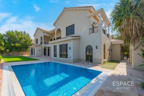 Villa en Palm Jumeirah, Dubai, 6 dormitorios, 650 m², № 61809 - foto 1