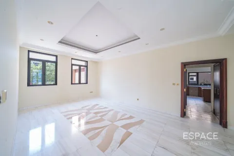 Купить виллу в Пальме Джумейре, Дубай: 6 спален, 650м², № 61813 - фото 2