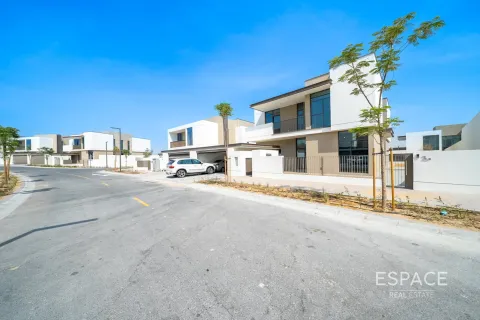 Adosado en Al Furjan, Dubai, 5 dormitorios, 442 m², № 61811 - foto 1