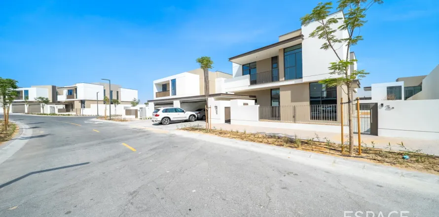 Adosado en Al Furjan, Dubai, 5 dormitorios, 442 m², № 61811