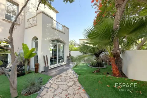 Villa in Springs 14, The Springs, Dubai 2 bedrooms, 167 sq.m. № 61808 - photo 1