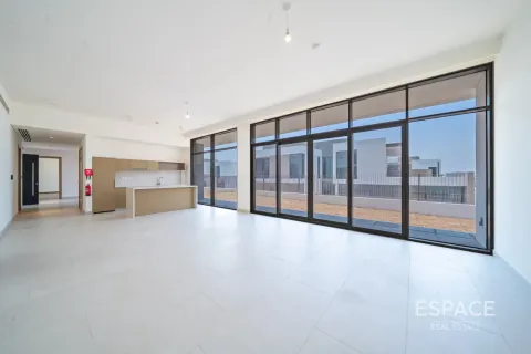 Villa in Al Furjan, Dubai 5 bedrooms, 473 sq.m. № 61812 - photo 2