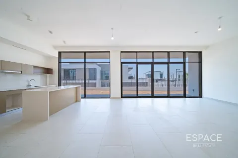 Villa in Al Furjan, Dubai 5 bedrooms, 473 sq.m. № 61812 - photo 3