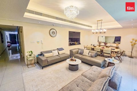Купить таунхаус в Meydan, Дубай: 4 спальни, 218м², № 10312 - фото 1
