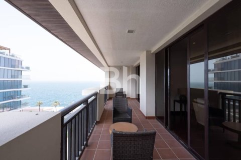Apartment in Palm Jumeirah, Dubai 2 bedrooms, 165 sq.m. № 24110 - photo 3