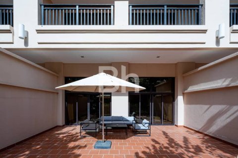 Apartment in Palm Jumeirah, Dubai 1 bedroom, 145 sq.m. № 24112 - photo 2