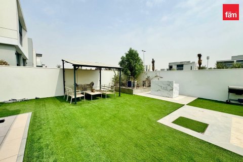 Villa en Al Furjan, Dubai, 4 dormitorios, 587.1 m², № 134882 - foto 2