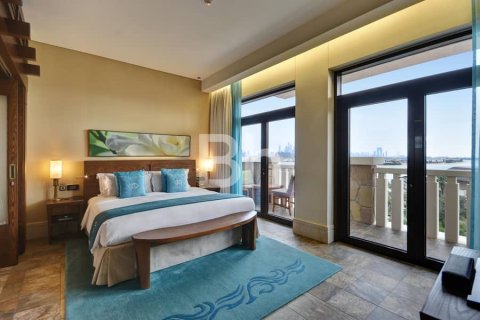 Apartment in Palm Jumeirah, Dubai 2 bedrooms, 135 sq.m. № 21721 - photo 2