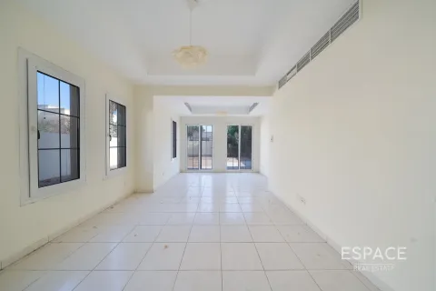 Villa in Springs 8, The Springs, Dubai 3 bedrooms, 209 sq.m. № 71020 - photo 3