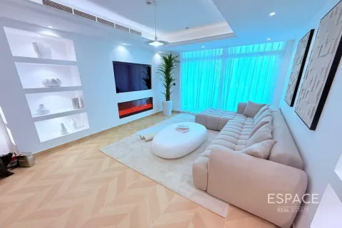 Apartment in Dubai Marina, Dubai 2 bedrooms, 122 sq.m. № 71025 - photo 1