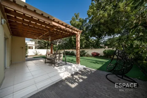 Villa in Meadows, Dubai 4 bedrooms, 337 sq.m. № 71024 - photo 17