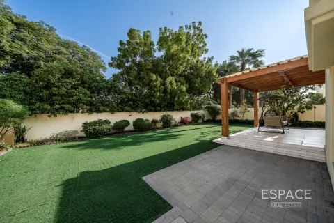 Villa in Meadows, Dubai 4 bedrooms, 337 sq.m. № 71024 - photo 18