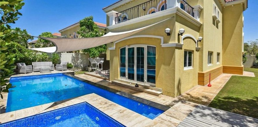 Villa in Dubai 4 bedrooms, 586.3 sq.m. № 71649