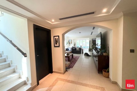 Villa in Dubai 4 bedrooms, 586.3 sq.m. № 71649 - photo 3