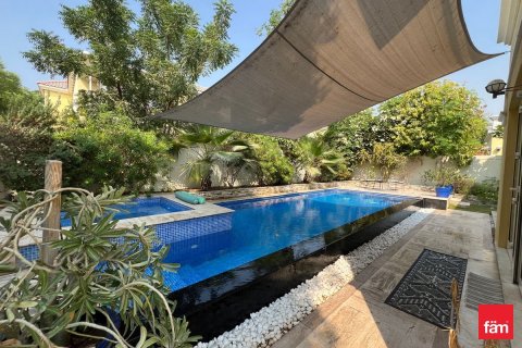 Villa in Dubai 4 bedrooms, 586.3 sq.m. № 71649 - photo 2