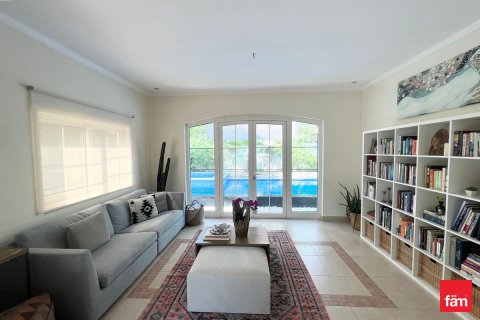 Villa in Dubai 4 bedrooms, 586.3 sq.m. № 71649 - photo 6