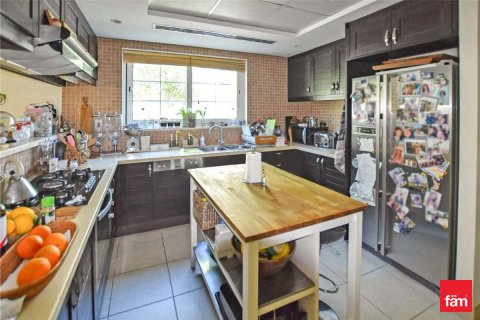 Villa in Dubai 4 bedrooms, 586.3 sq.m. № 71649 - photo 7