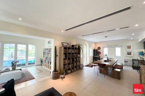 Villa in Dubai 4 bedrooms, 586.3 sq.m. № 71649 - photo 4