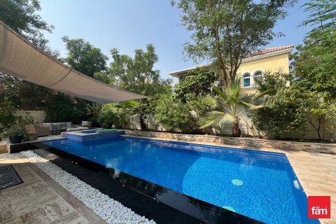 Villa in Dubai 4 bedrooms, 586.3 sq.m. № 71649 - photo 14