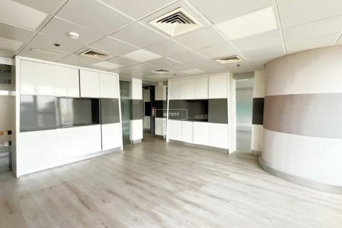 Снять в аренду офис в Джумейра Лейк Тауэрс, Дубай: 88.7м², № 51023 - фото 3