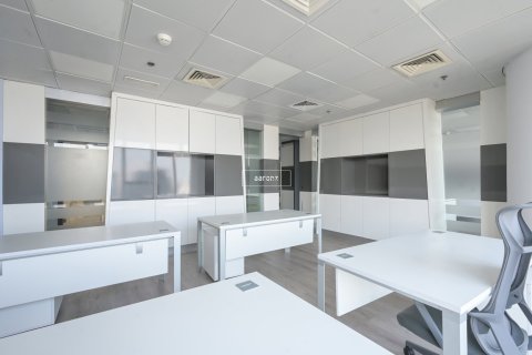 Office in Jumeirah Lake Towers, Dubai 88.7 sq.m. № 51023 - photo 1