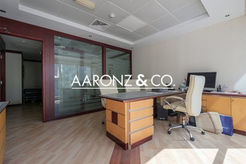 Bureau à Jumeirah Lake Towers, Dubai, 74 m², № 94469 - photo 2