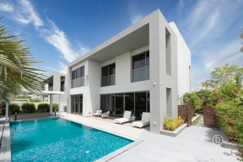 Villa in Dubai Hills Estate, Dubai 5 bedrooms, 573.8 sq.m. № 47256 - photo 1