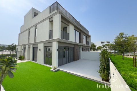 Villa en Dubai, 4 dormitorios, 316.9 m², № 47272 - foto 1