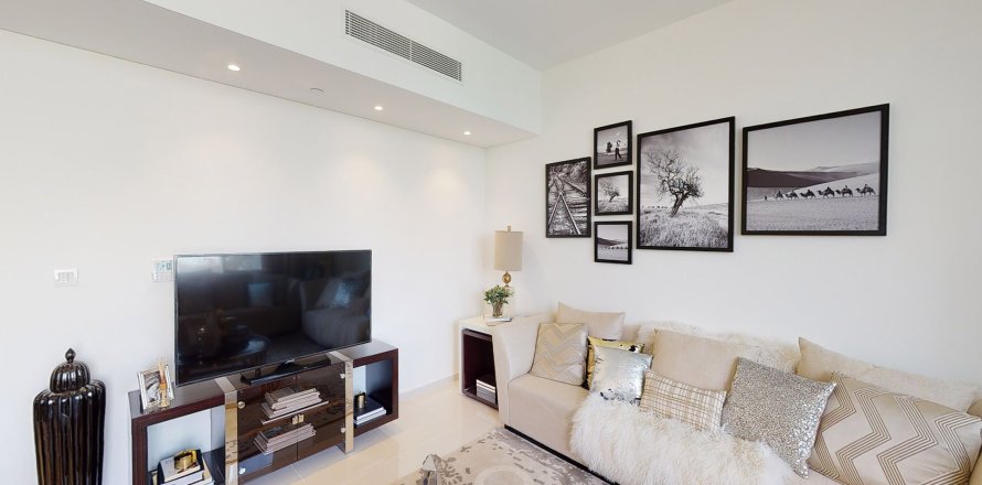 Apartamento en GOLF TOWN en Dubai, 2 habitaciónes, 173 m², № 30003