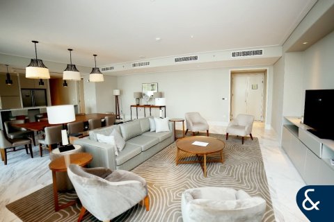 Apartment in Downtown Dubai (Downtown Burj Dubai), Dubai 4 bedrooms, 261 sq.m. № 76533 - photo 2