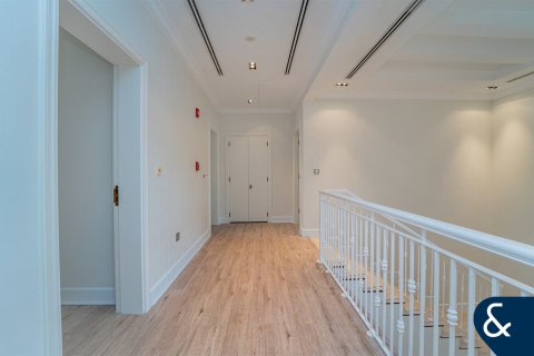 Villa in Fire, Jumeirah Golf Estates, Dubai 5 bedrooms, 557 sq.m. № 76534 - photo 11