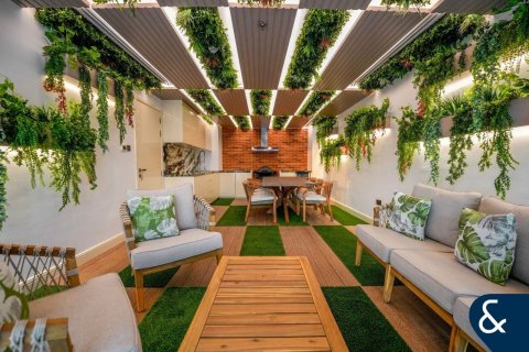 Apartment in Jumeirah Lake Towers, Dubai 4 bedrooms, 573 sq.m. № 76515 - photo 5