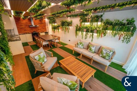 Apartment in Jumeirah Lake Towers, Dubai 4 bedrooms, 573 sq.m. № 76515 - photo 7