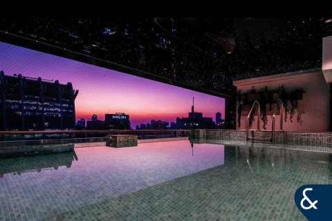 Apartment in Jumeirah Lake Towers, Dubai 4 bedrooms, 573 sq.m. № 76515 - photo 1