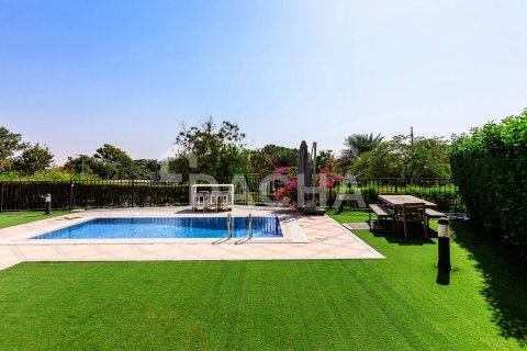 Villa en Jumeirah Islands, Dubai, 4 dormitorios, 488 m², № 104742 - foto 12