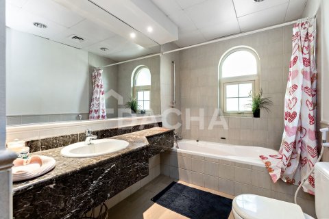 Villa en Jumeirah Islands, Dubai, 4 dormitorios, 488 m², № 104742 - foto 5