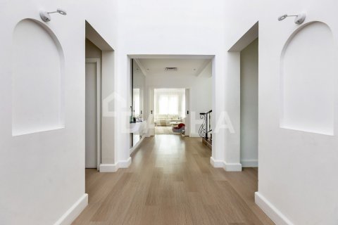 Villa en Jumeirah Islands, Dubai, 4 dormitorios, 488 m², № 104742 - foto 9
