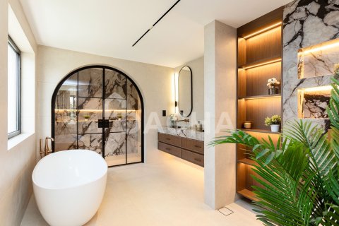 Villa en Jumeirah Golf Estates, Dubai, 5 dormitorios, 479 m², № 104748 - foto 18