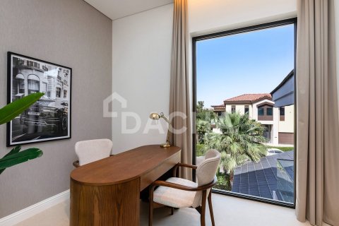 Villa en Jumeirah Golf Estates, Dubai, 5 dormitorios, 479 m², № 104748 - foto 2