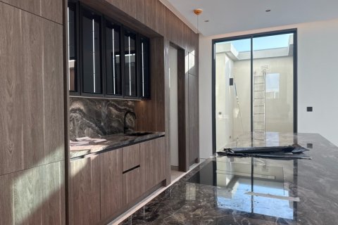 Villa à Dubai, 5 chambres, 530.4 m², № 42803 - photo 7