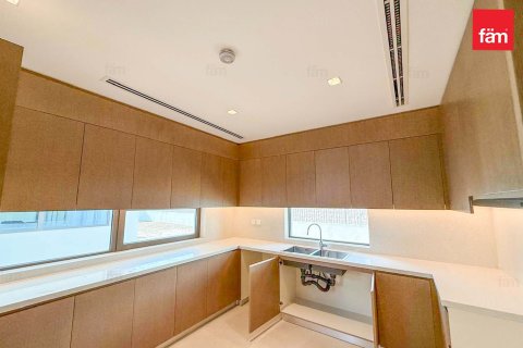 Villa in Al Furjan, Dubai 4 bedrooms, 565.7 sq.m. № 24652 - photo 7