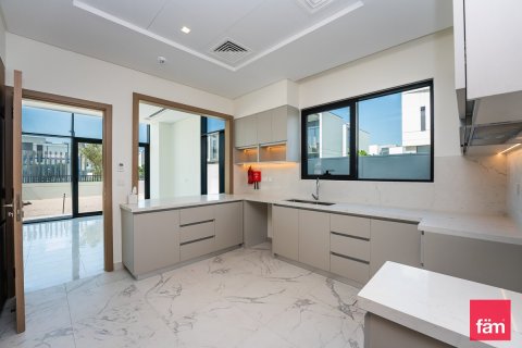 Villa in Al Furjan, Dubai 5 bedrooms, 661.6 sq.m. № 24655 - photo 3
