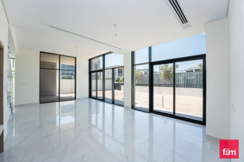 Villa in Al Furjan, Dubai 5 bedrooms, 661.6 sq.m. № 24655 - photo 12