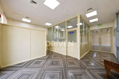 Warehouse in Dubai 2097.56 sq.m. № 130086