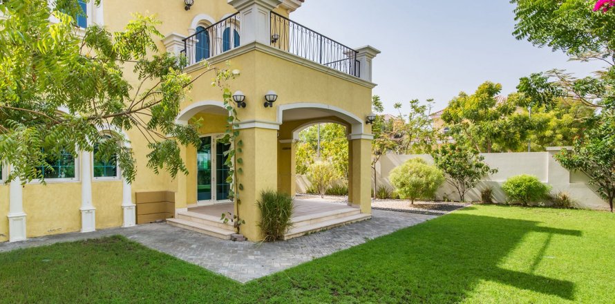 Вилла в Legacy, Jumeirah Park, Дубай, 3 спальни, 327.7м², № 8071