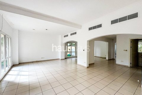 Villa en Meadows, Dubai, 3 dormitorios, 320 m², № 45045 - foto 3