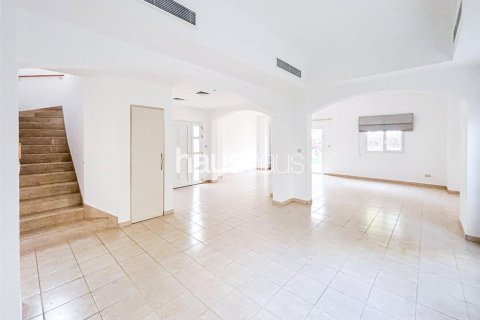 Villa en Meadows, Dubai, 3 dormitorios, 320 m², № 45045 - foto 1