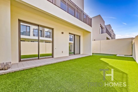 Townhouse in Dubai South (Dubai World Central), Dubai 4 bedrooms, 246 sq.m. № 13624 - photo 1
