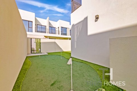 Townhouse in Dubai South (Dubai World Central), Dubai 4 bedrooms, 246 sq.m. № 13624 - photo 3