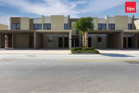 Adosado en Dubai, 3 dormitorios, 160.9 m², № 70682 - foto 2